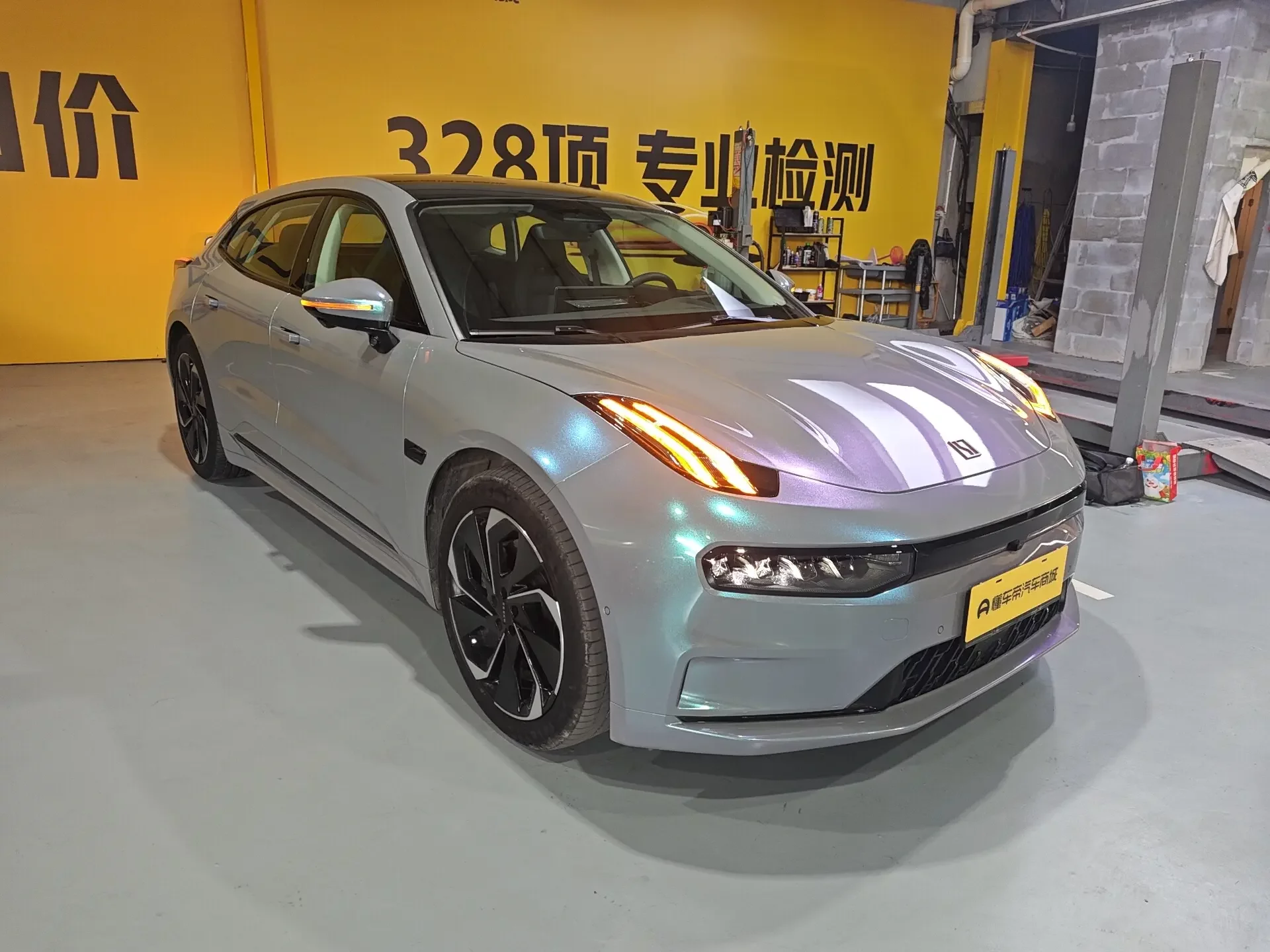 ZEEKR 001