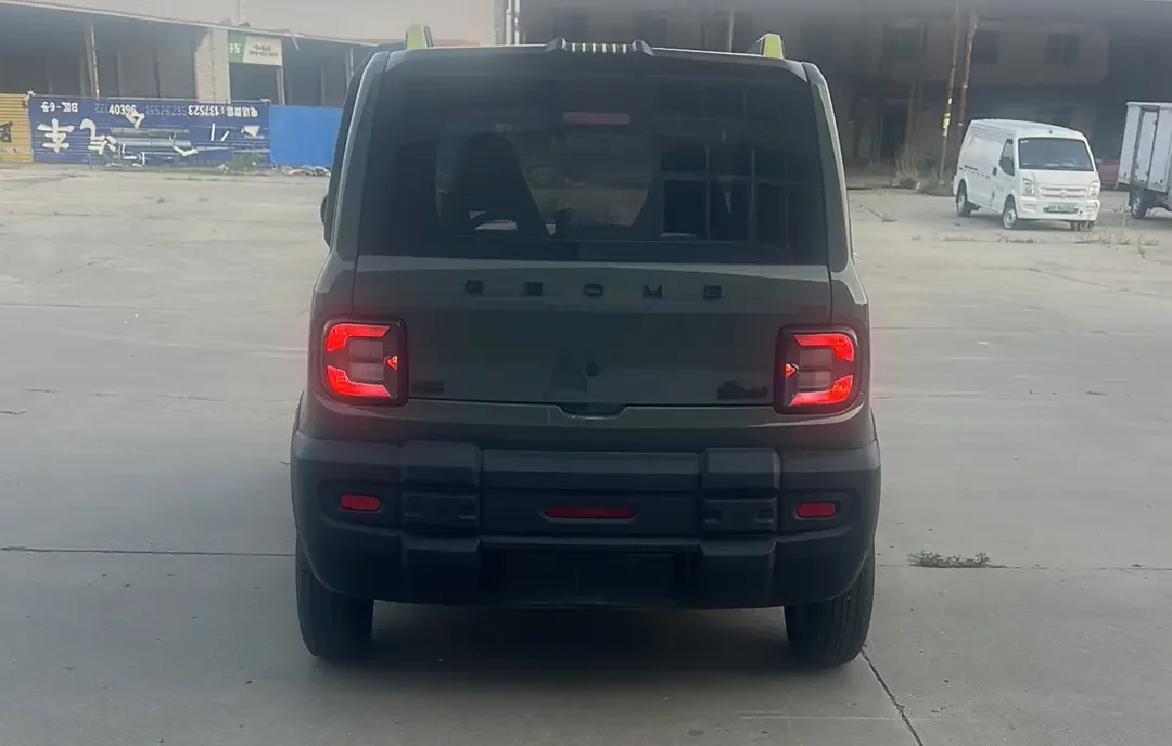 Geely panda