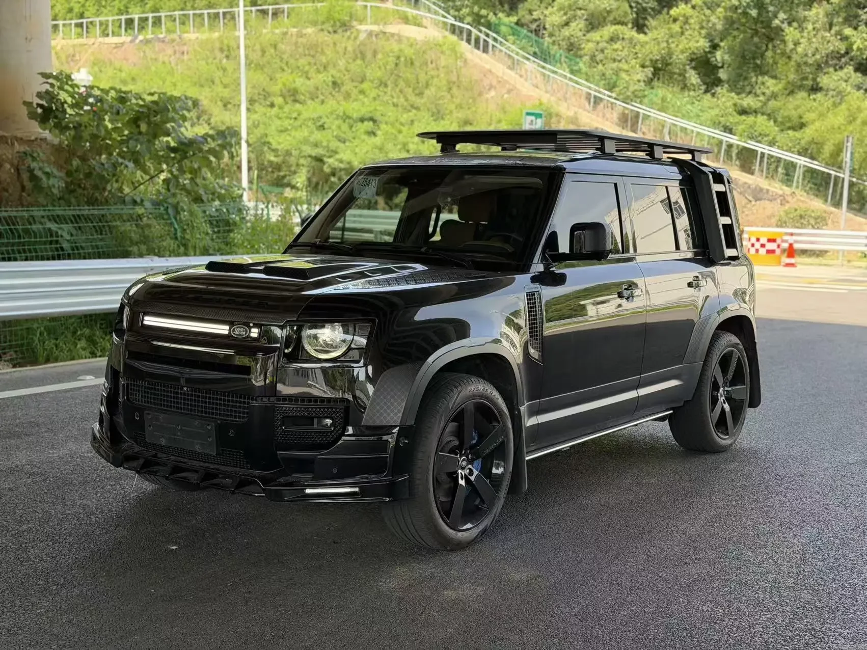 Land Rover guard