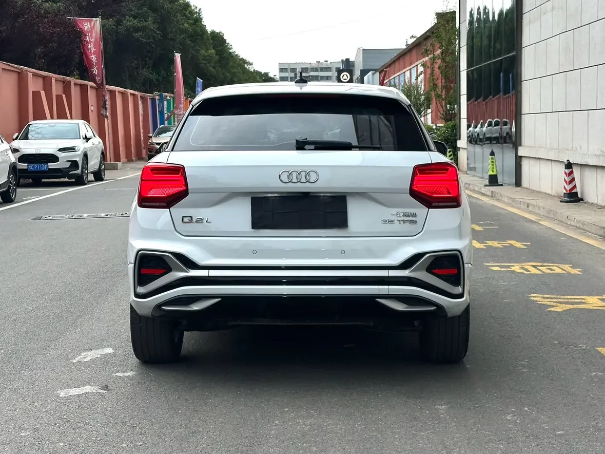 Audi Q2L