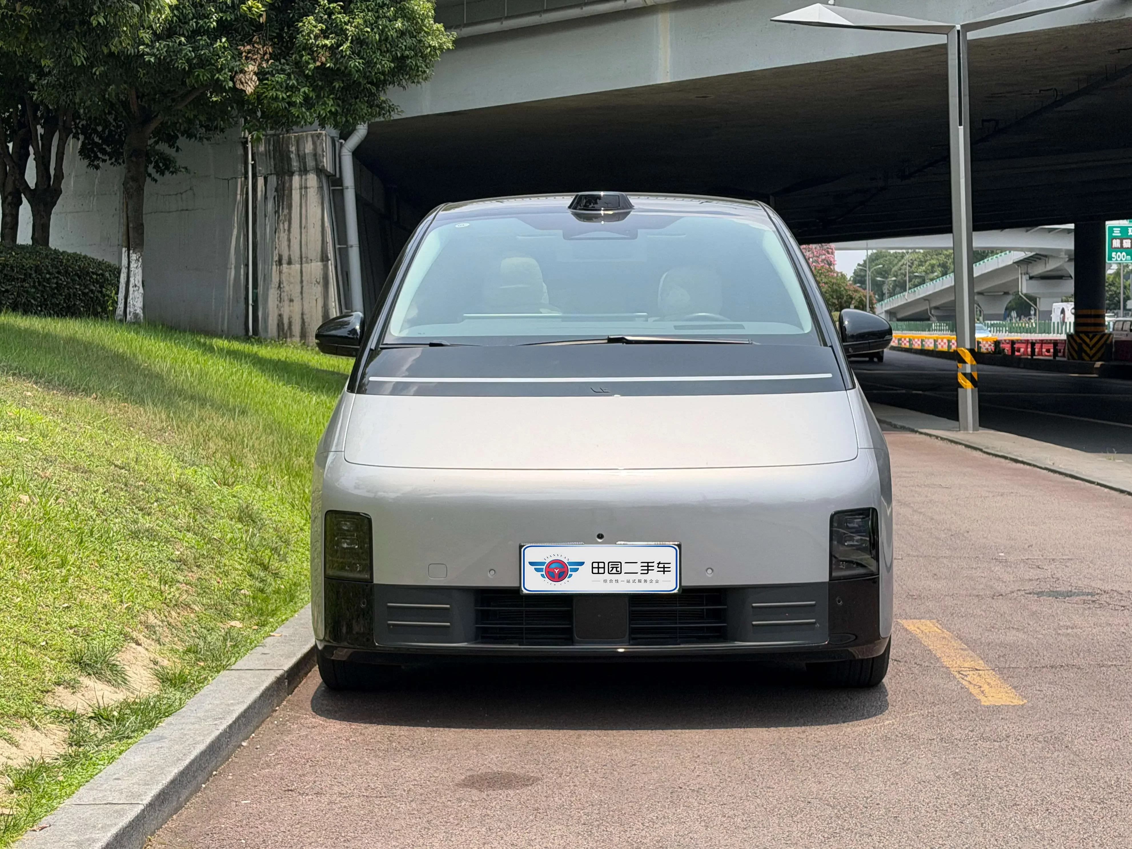 Lixiang MEGA