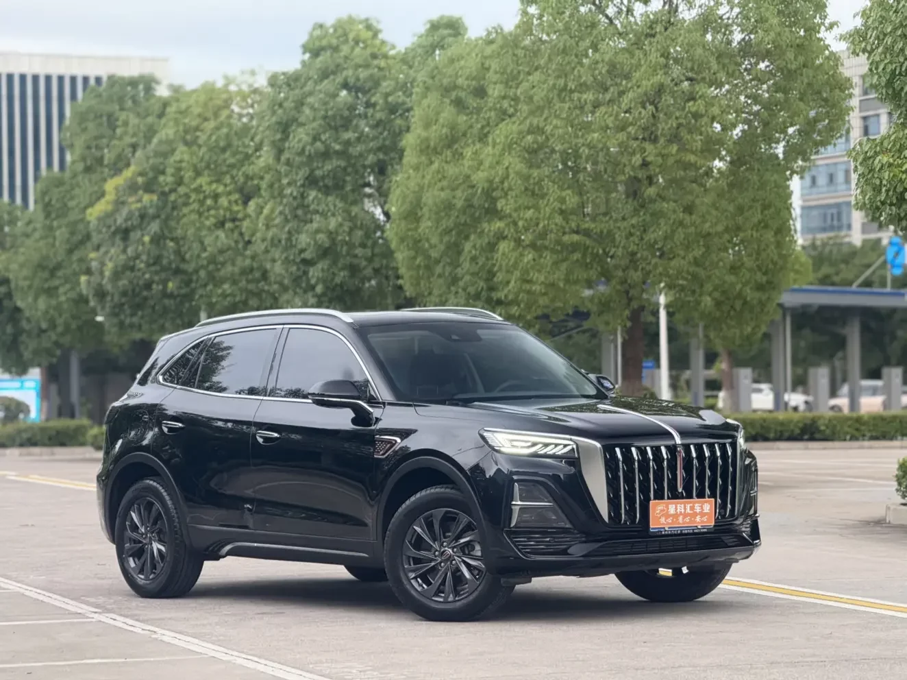 Hongqi HS5