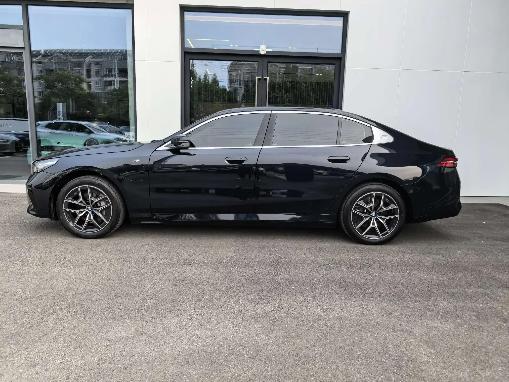 BMW i5