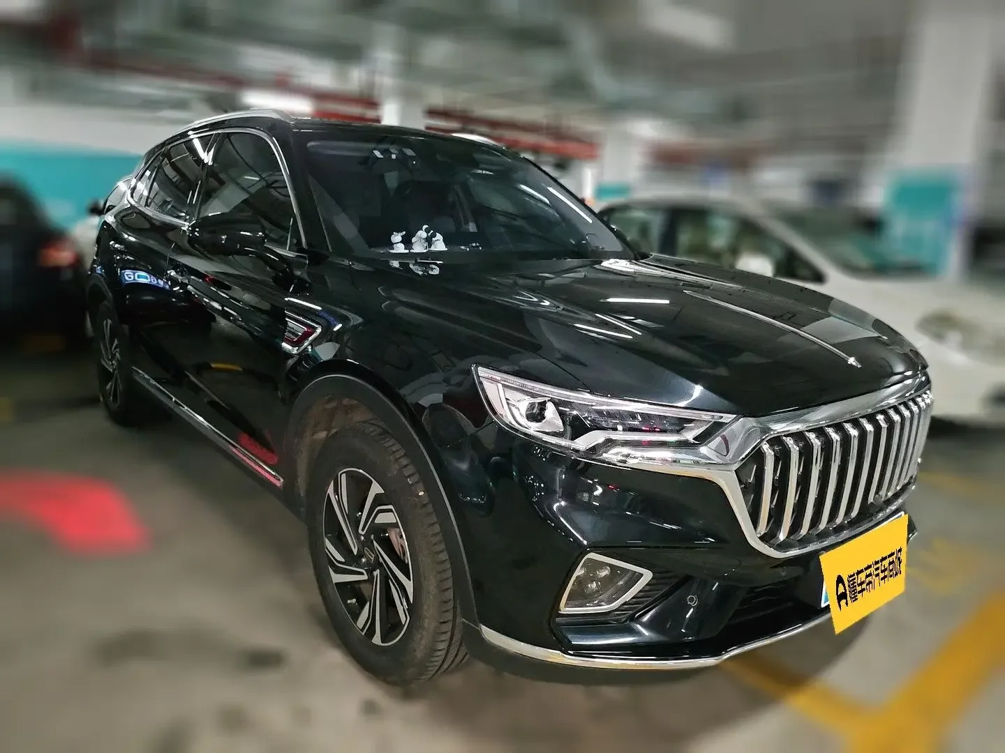 Hongqi HS5