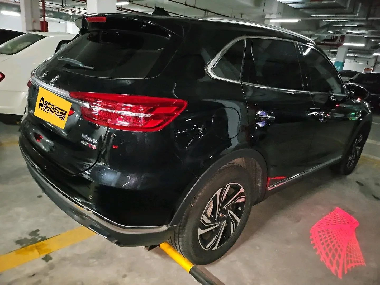 Hongqi HS5