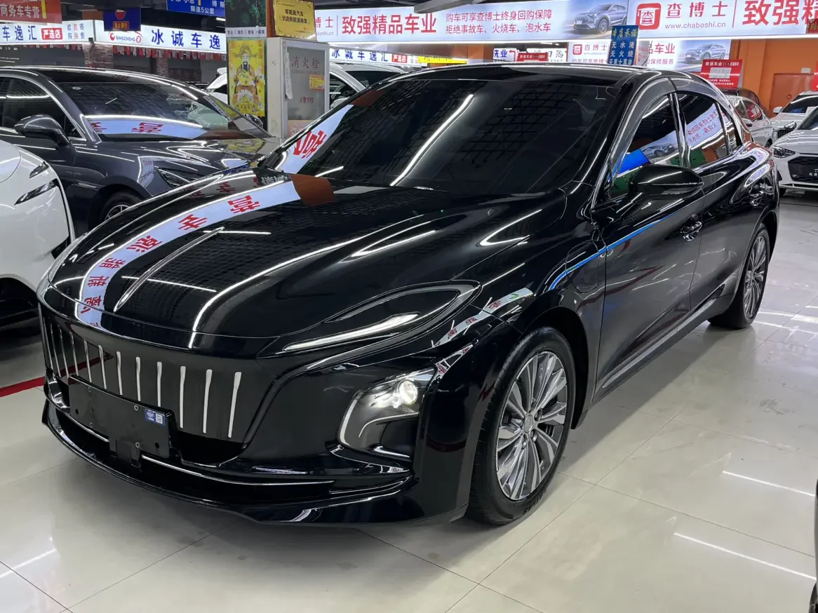 Hongqi E-QM5