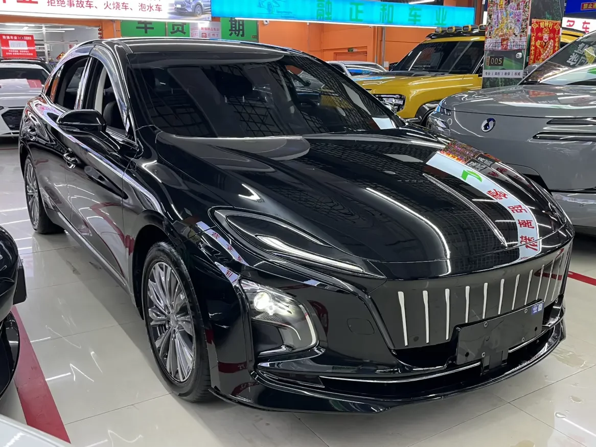 Hongqi E-QM5