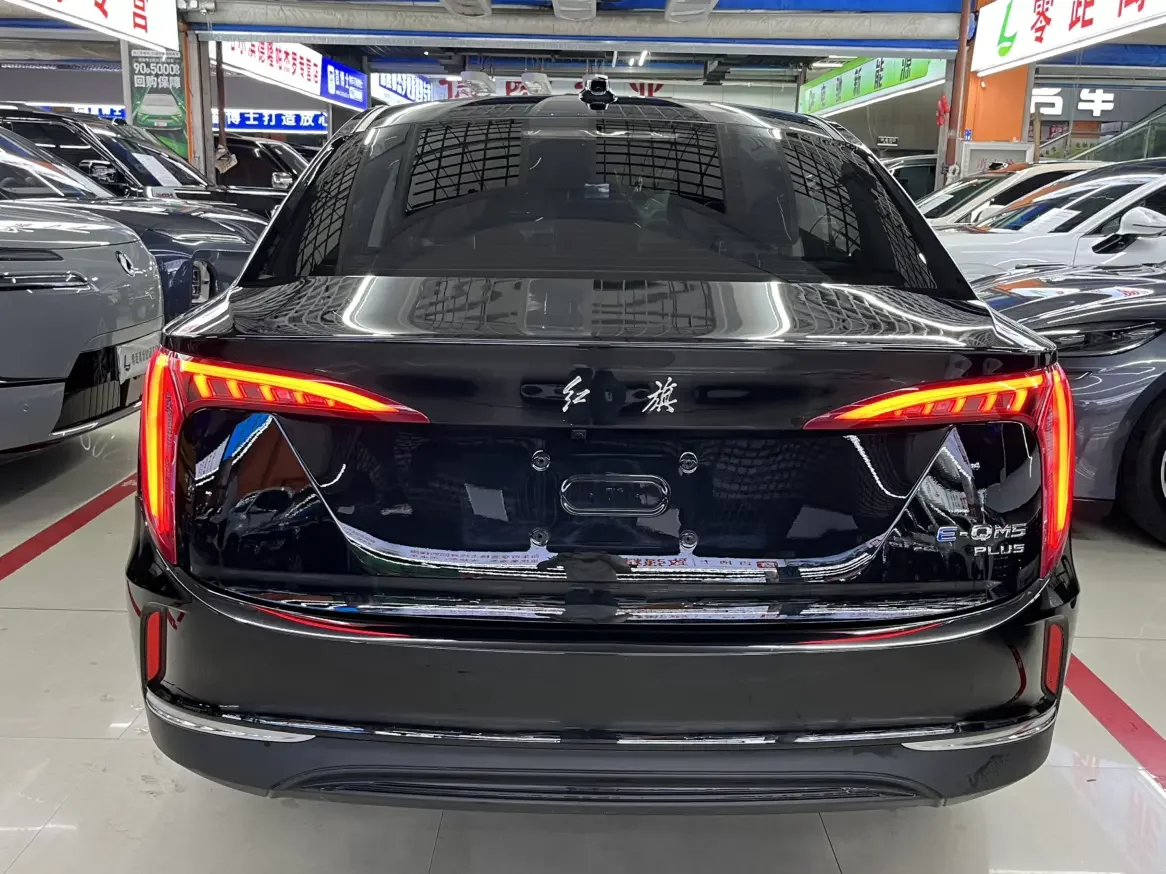Hongqi E-QM5