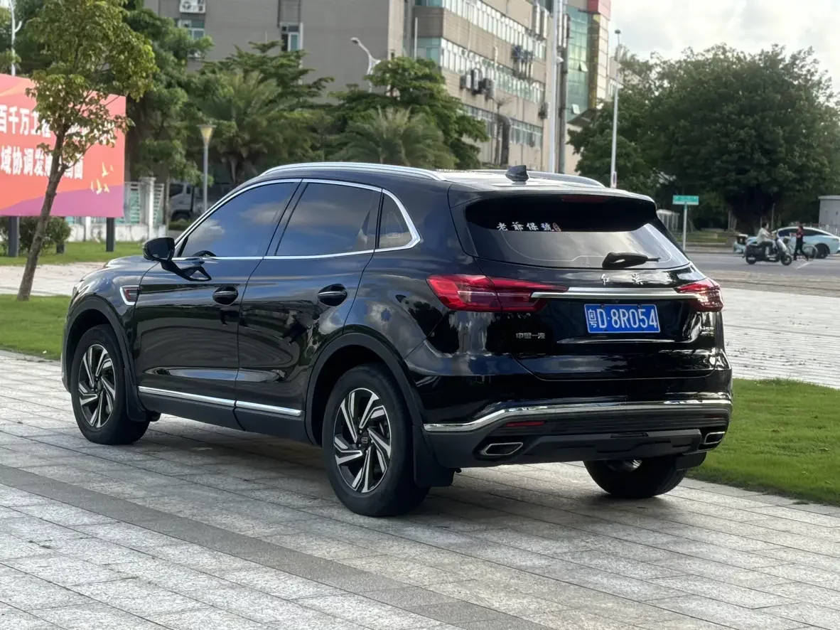Hongqi HS5