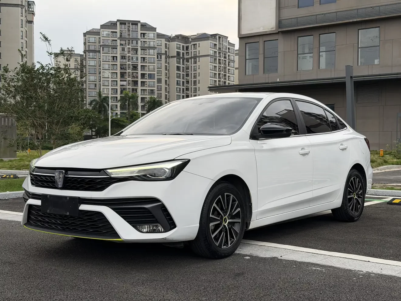 Roewe i5