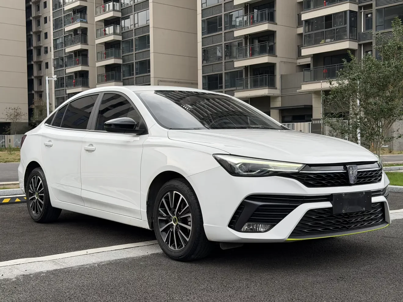 Roewe i5