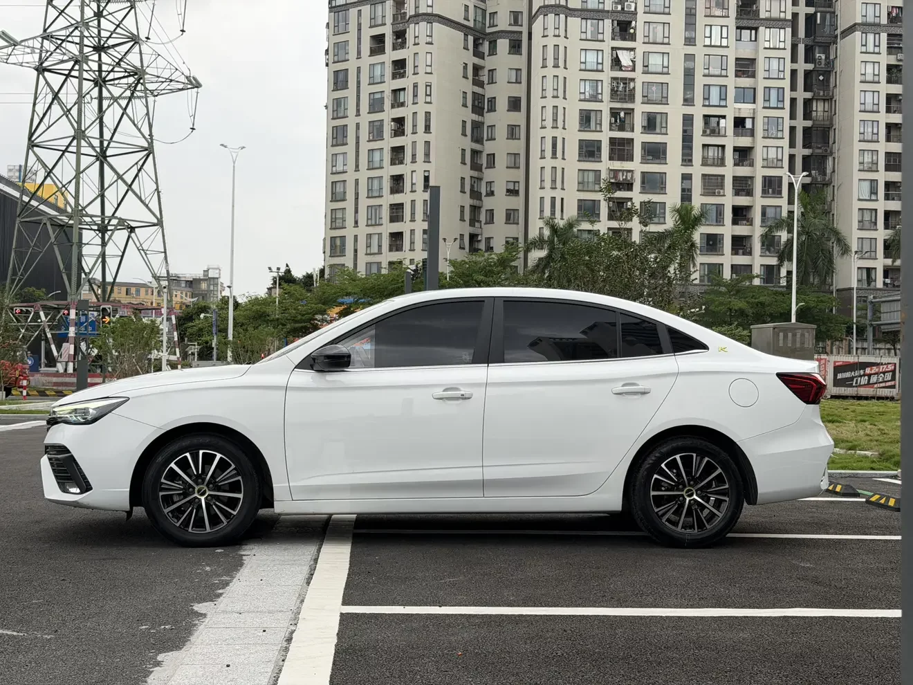Roewe i5