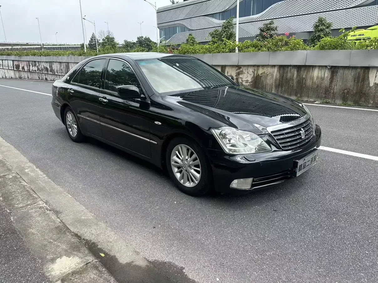 Toyota crown