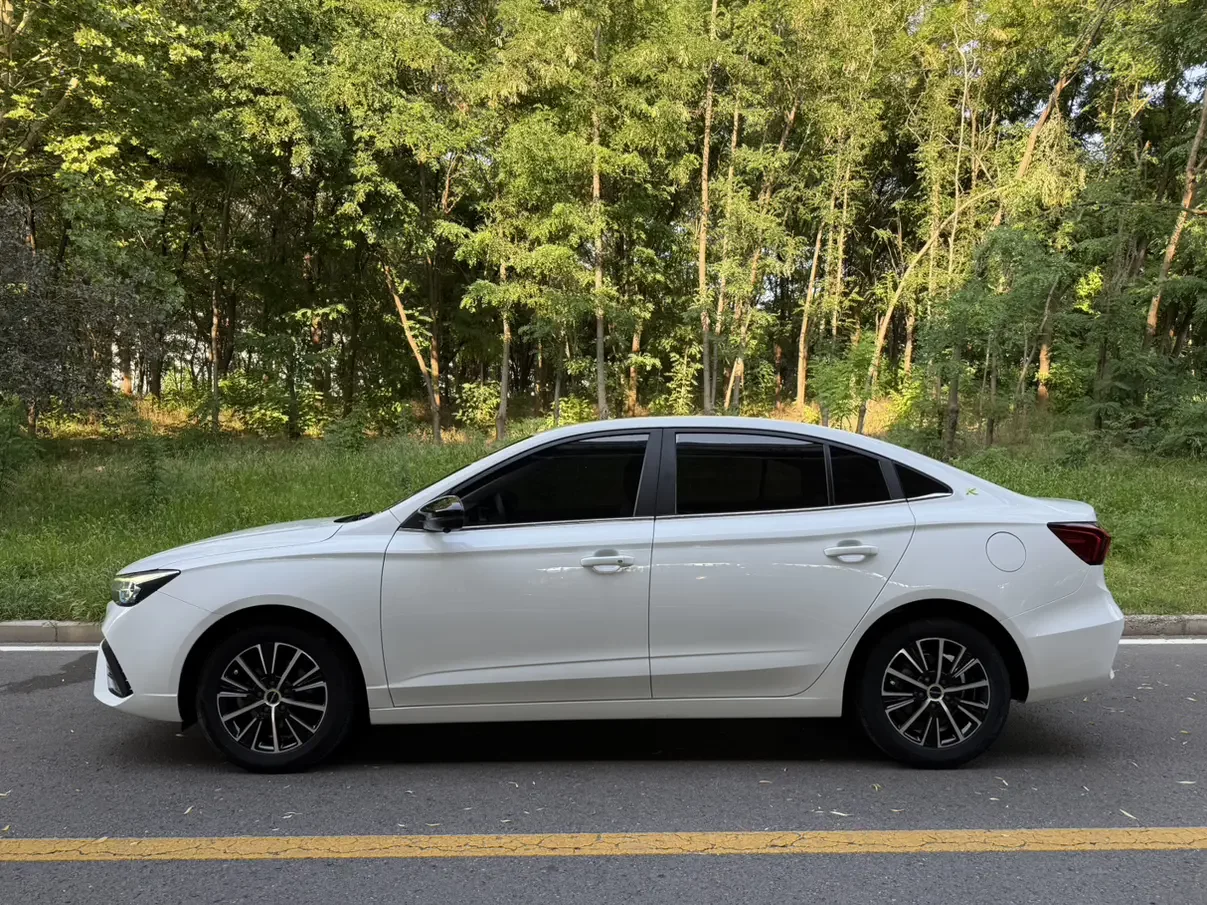 Roewe i5
