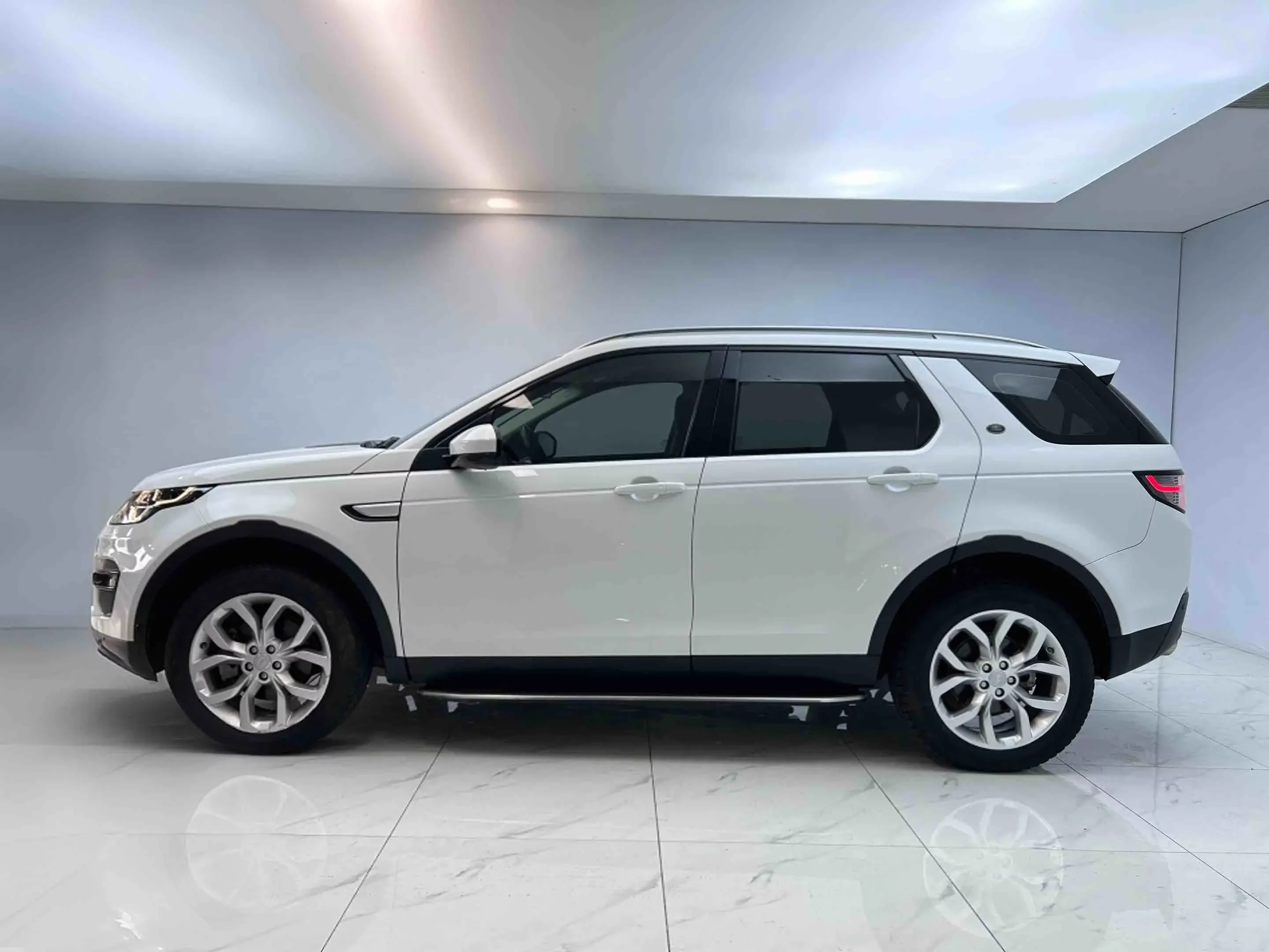 Land Rover Discover the magic