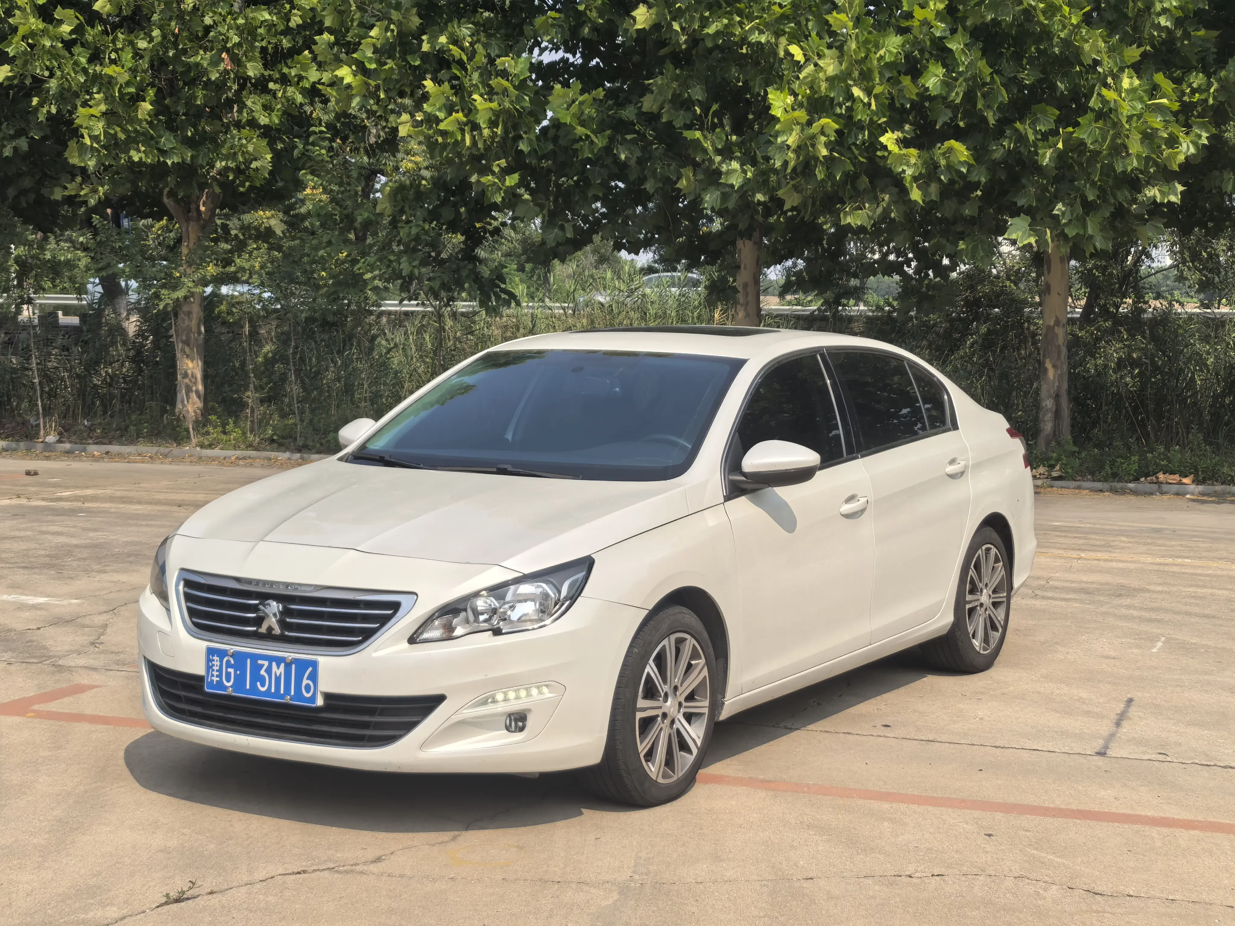 Peugeot 408