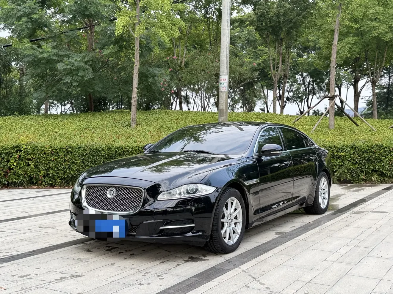 Jaguar XJ