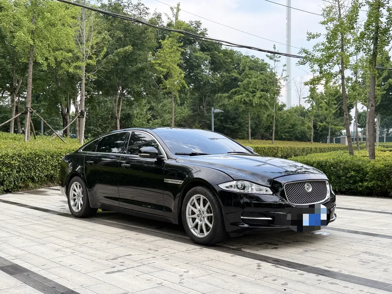 Jaguar XJ