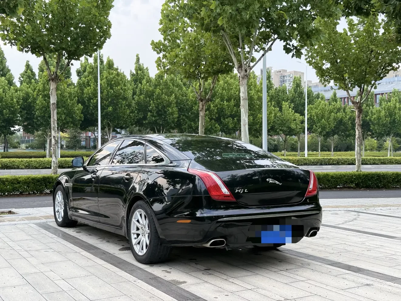 Jaguar XJ