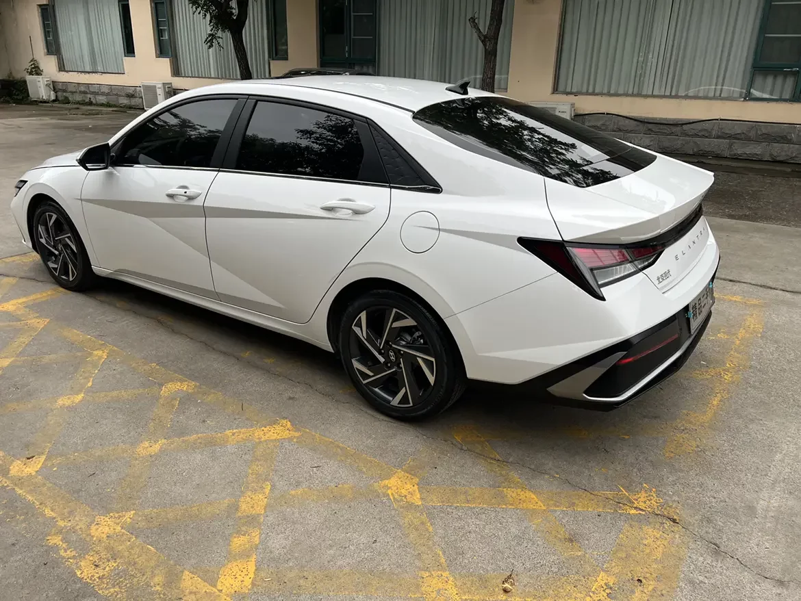 Hyundai Elantra