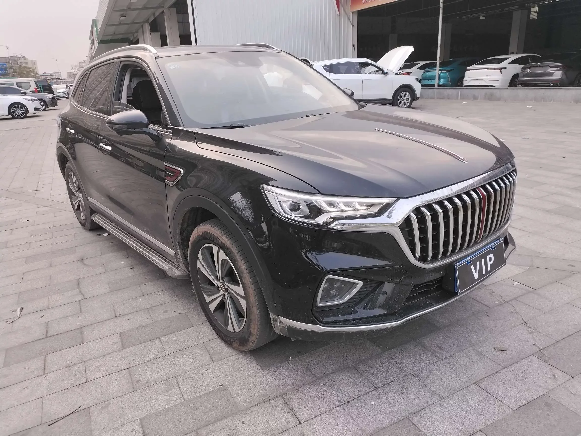 Hongqi HS5
