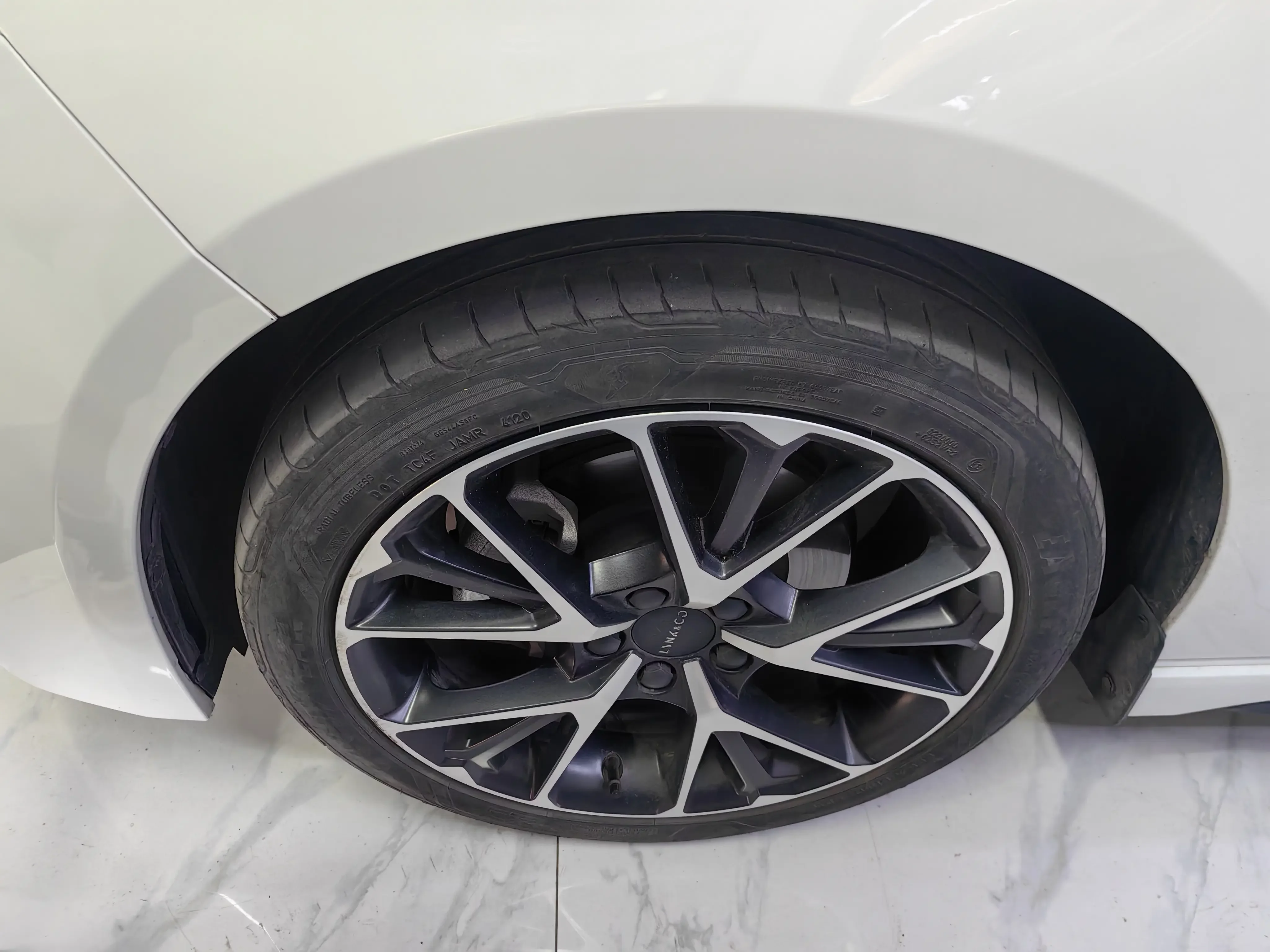 Lynk & Co 03