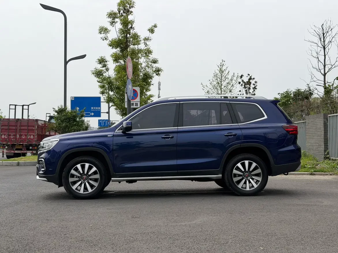 Roewe RX8