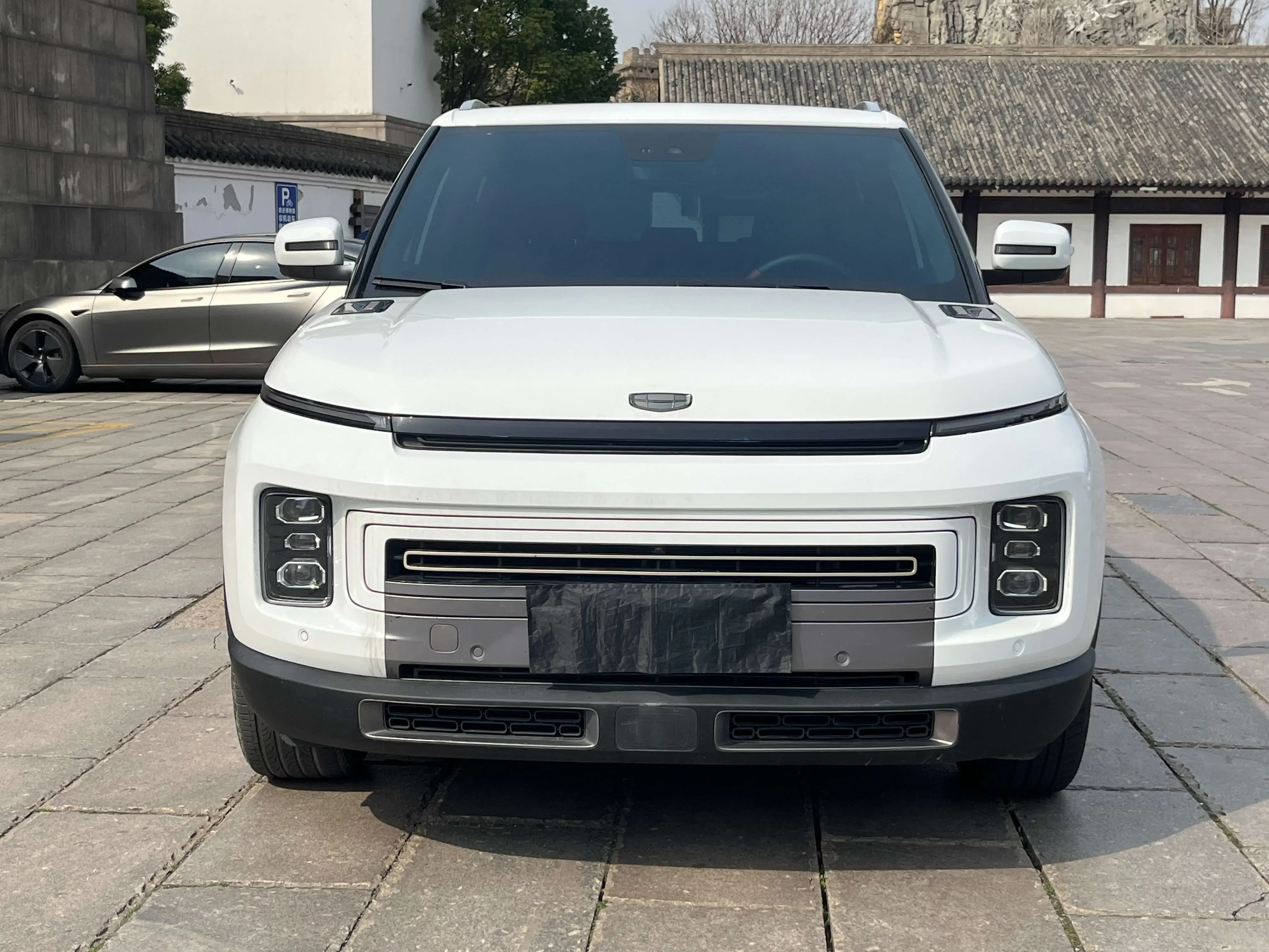 Geely ICON