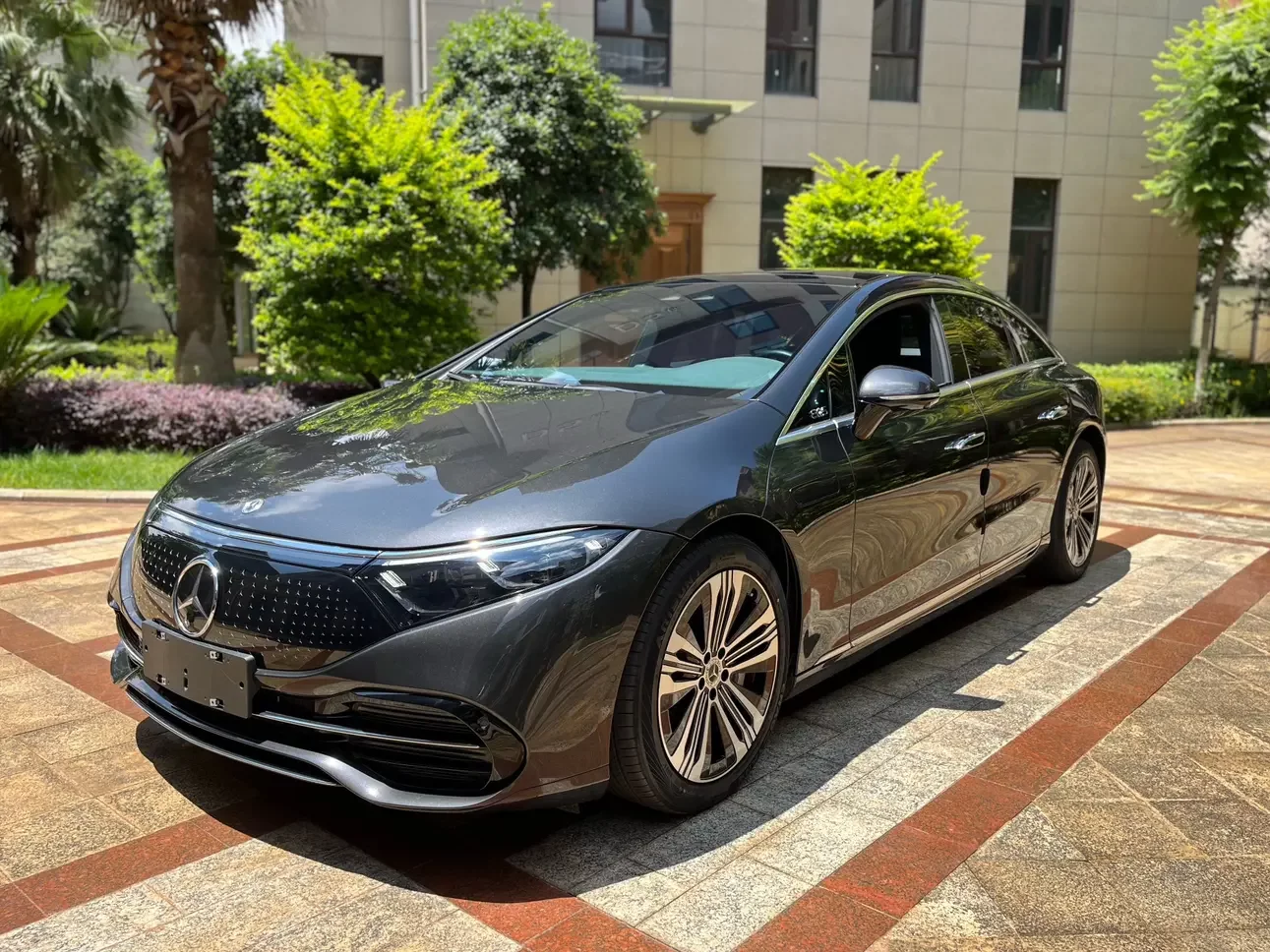 Mercedes-Benz EQS  из Китая