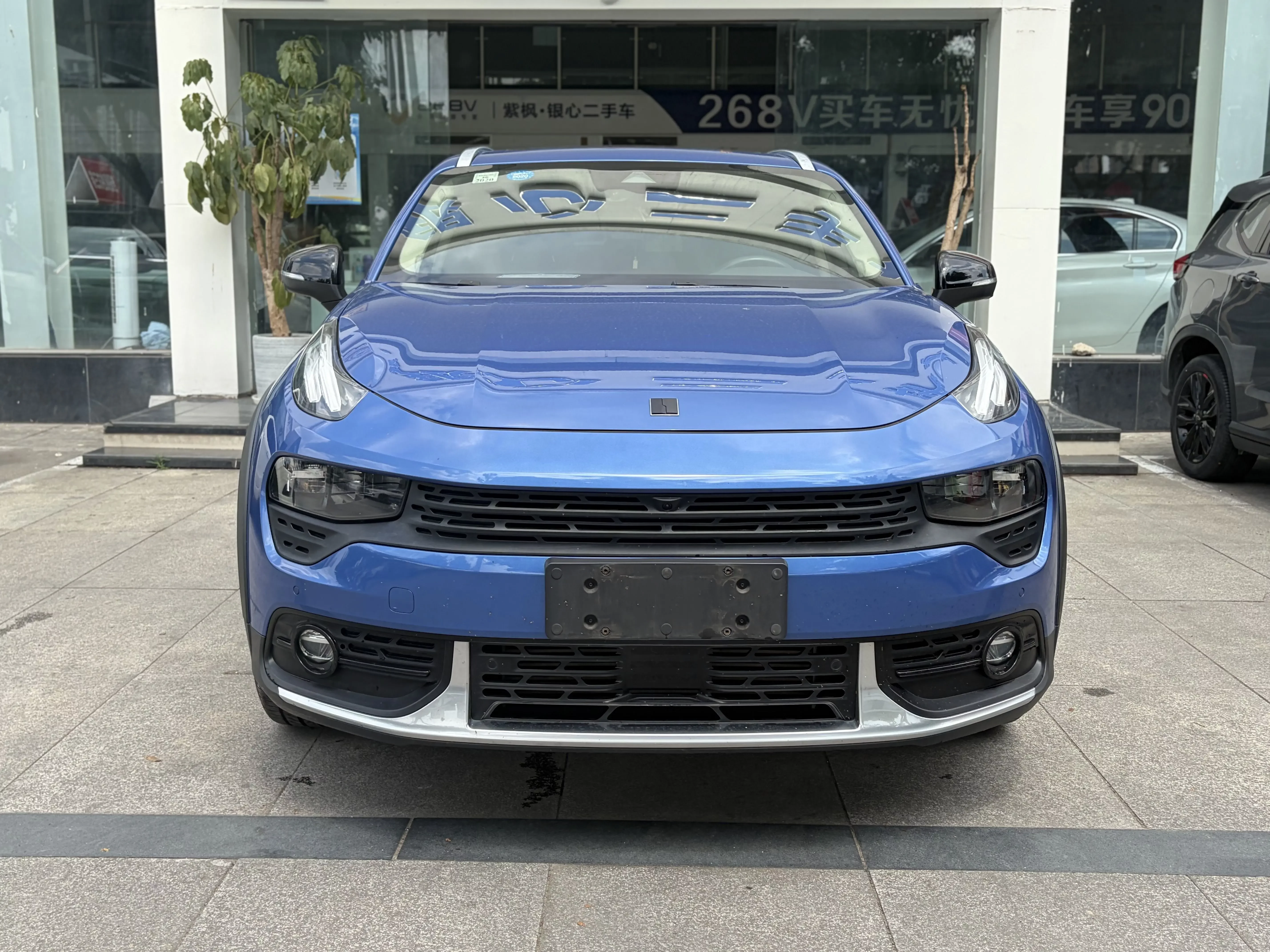 Lynk & Co 02
