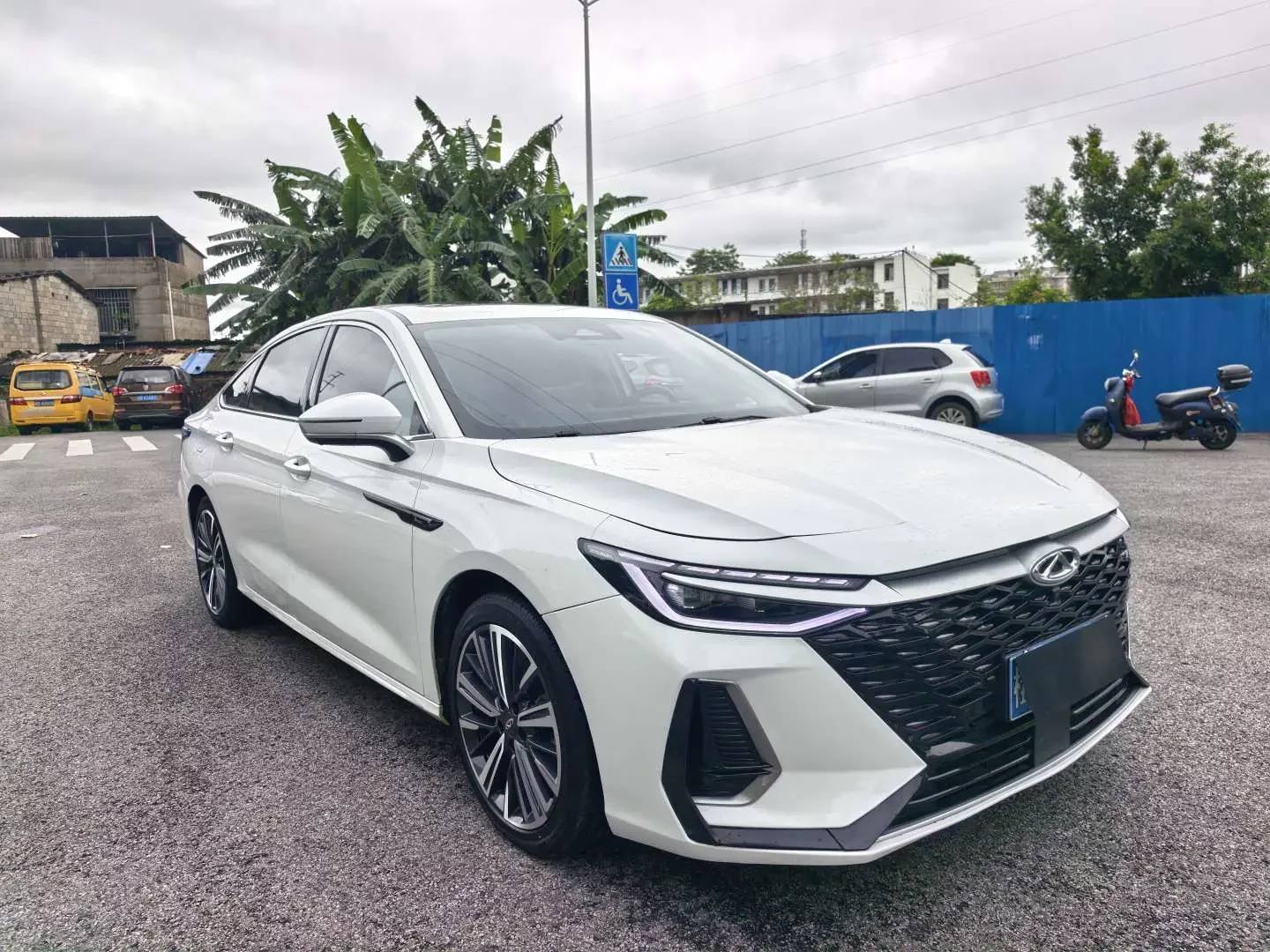 Chery Arrizo 8