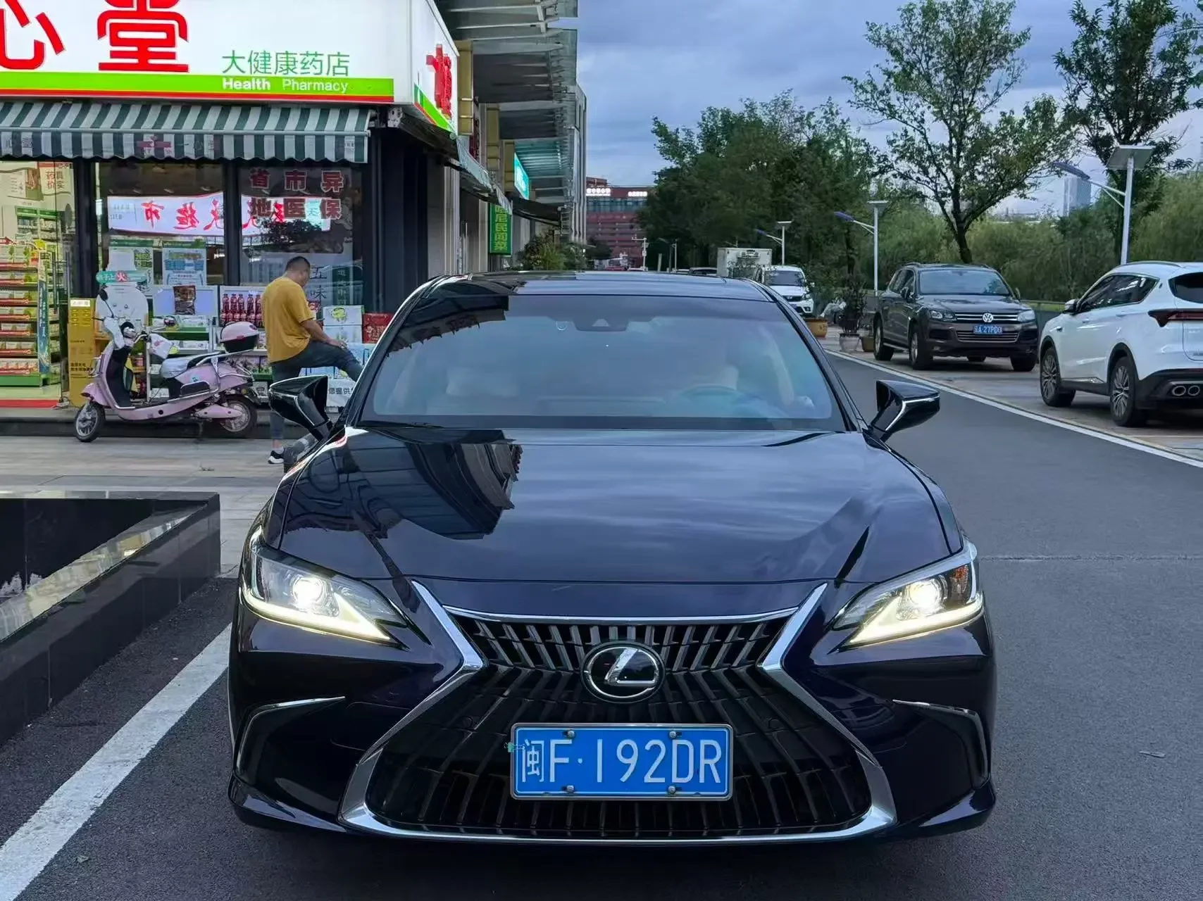 Lexus ES