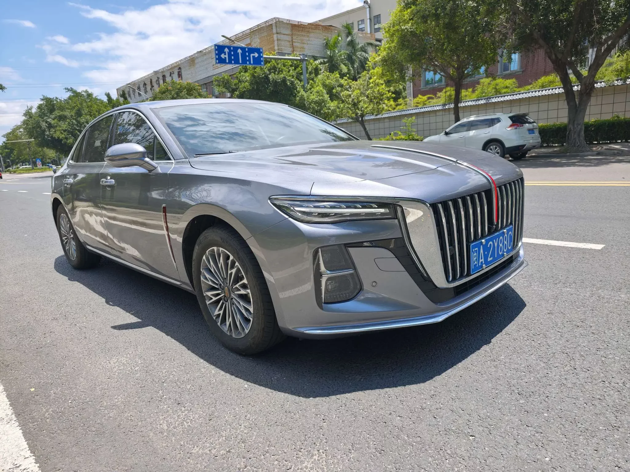 Hongqi H5