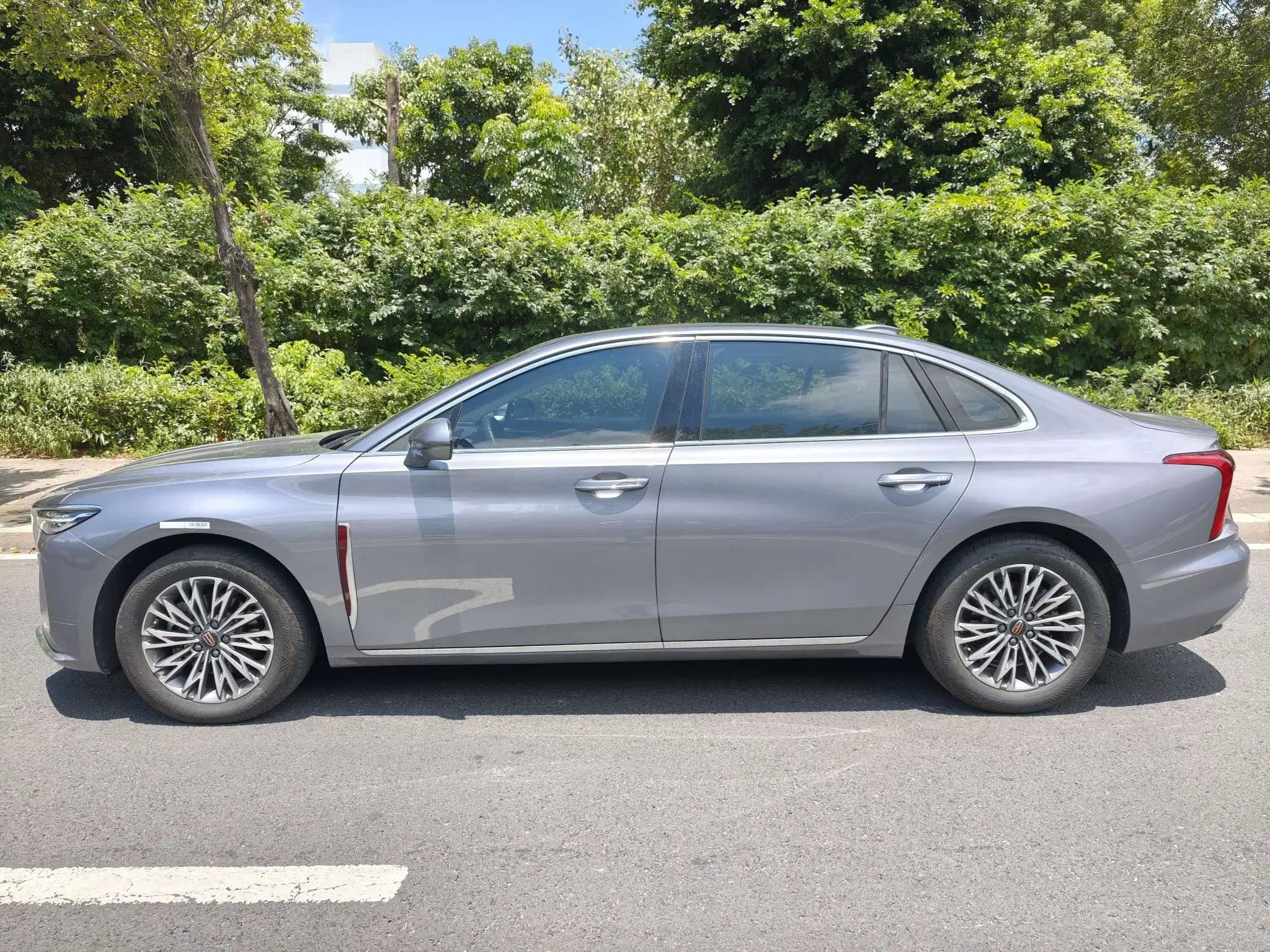 Hongqi H5