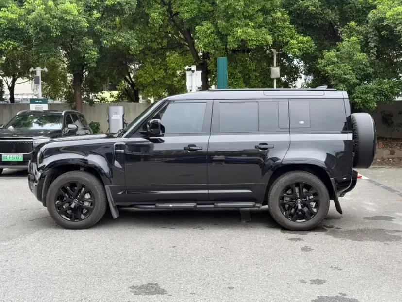 Land Rover guard