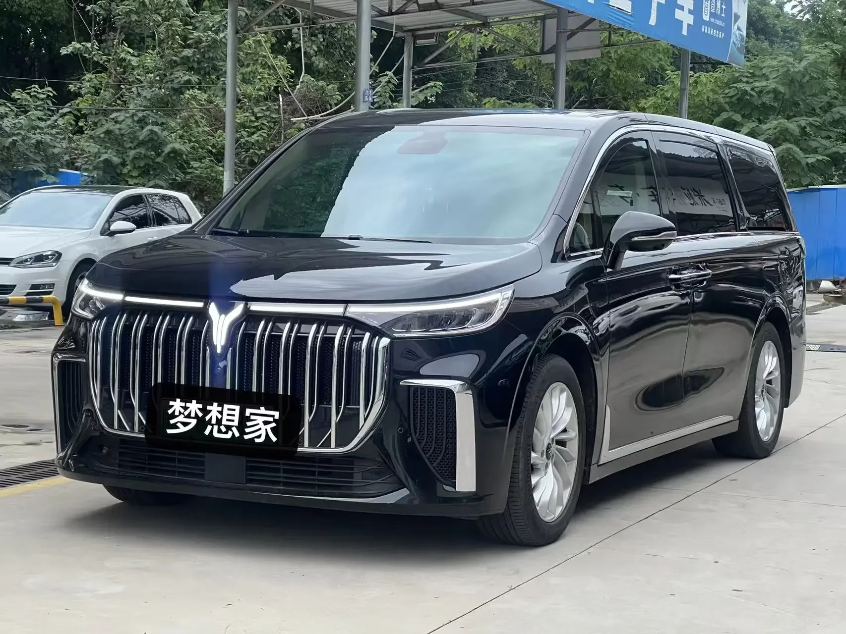 Voyah Lantu Dreamer PHEV  из Китая
