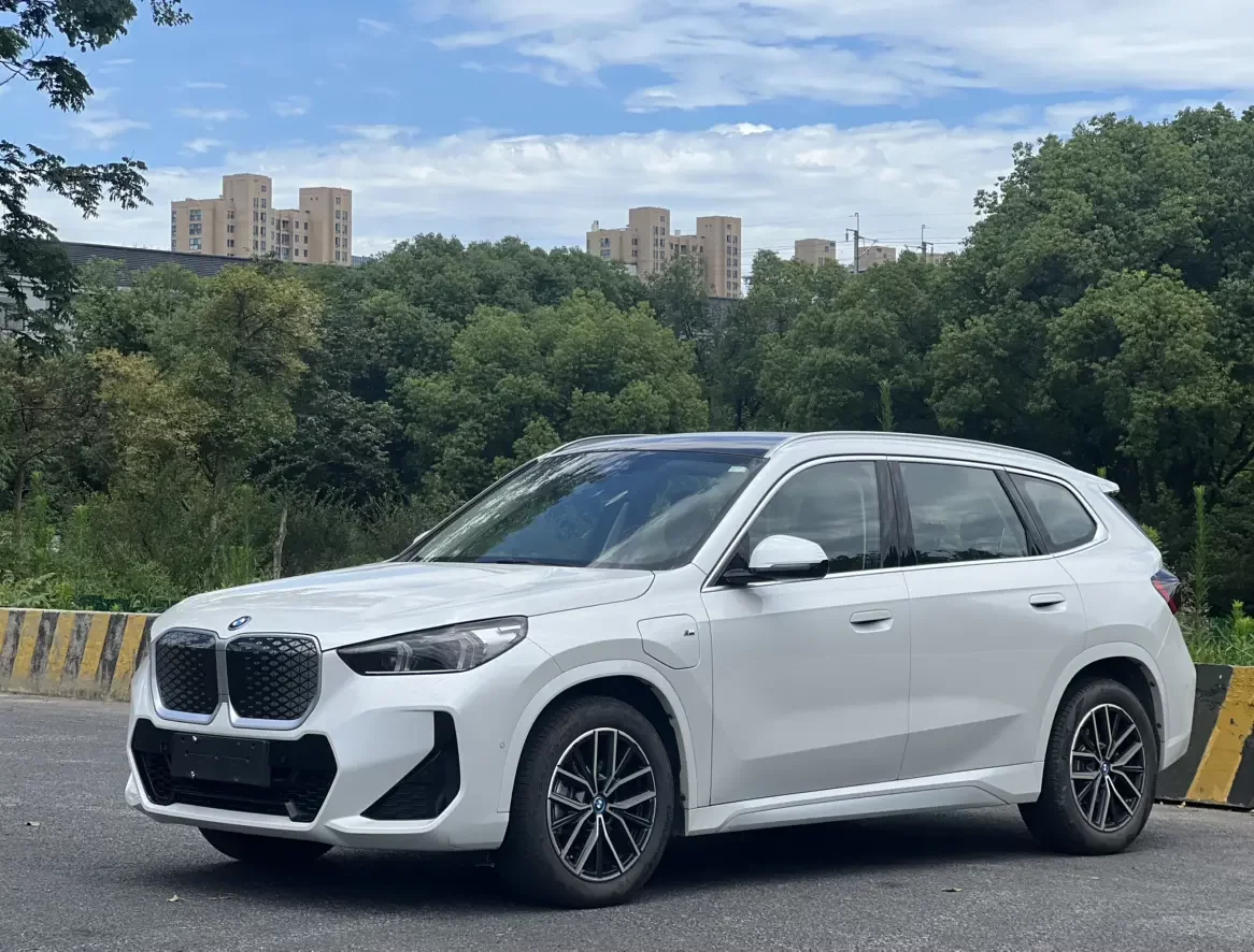BMW iX1