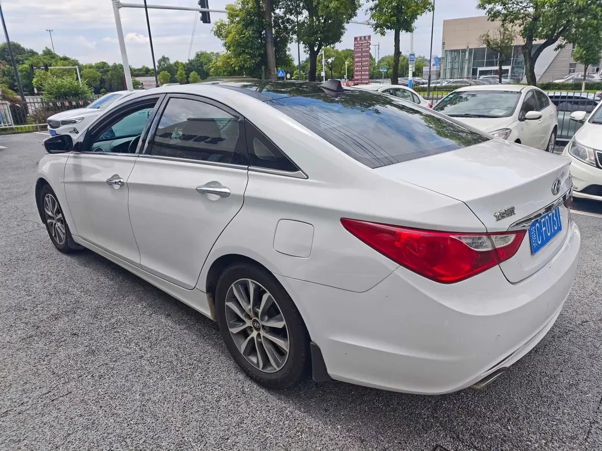 Hyundai sonata eight