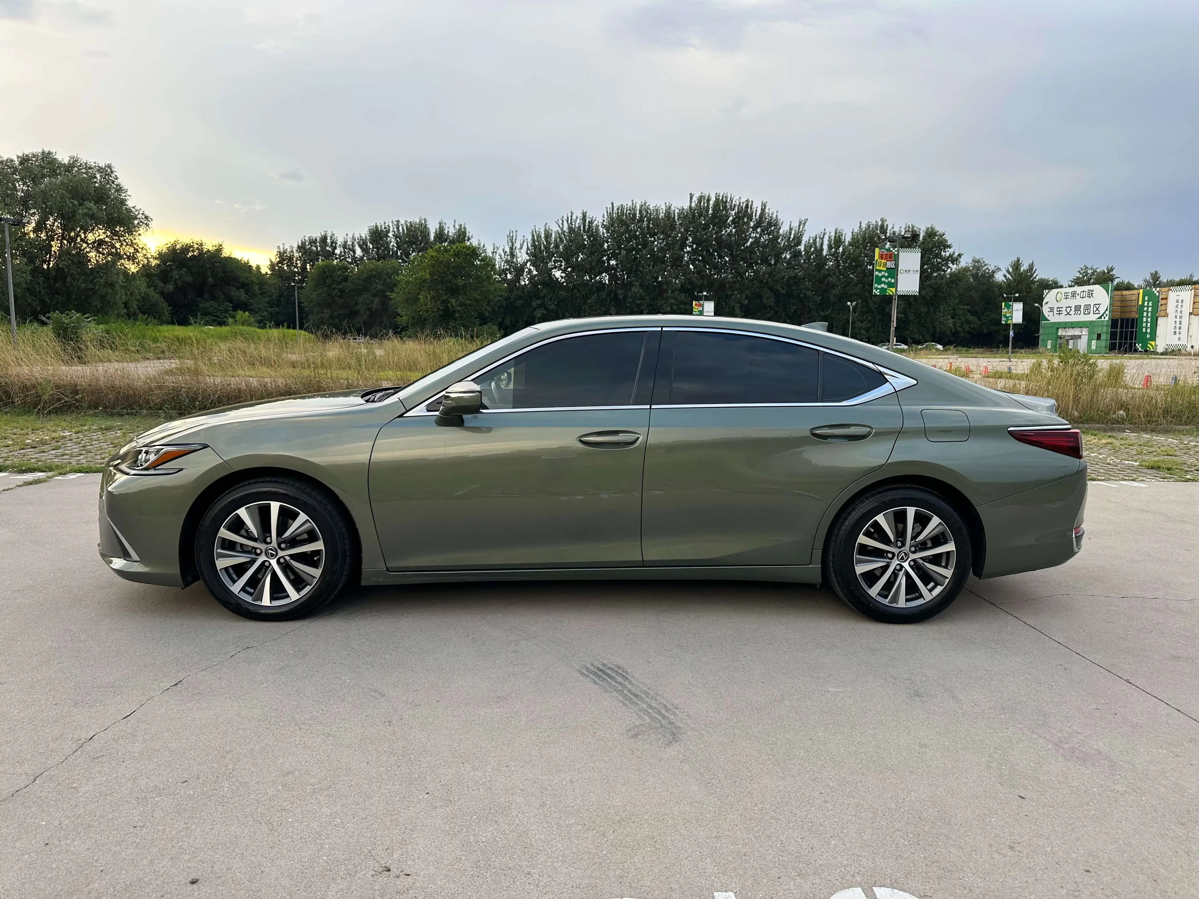 Lexus ES