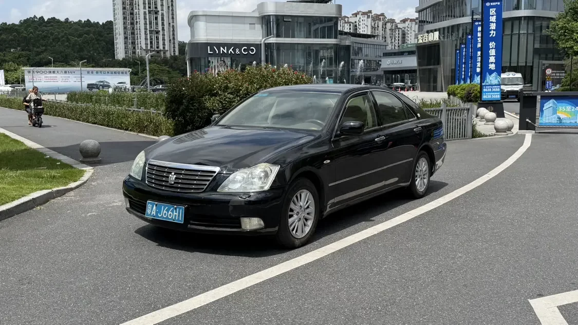 Toyota crown