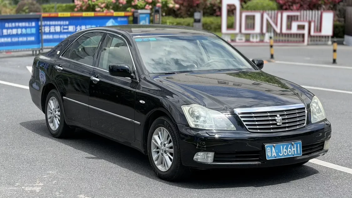 Toyota crown