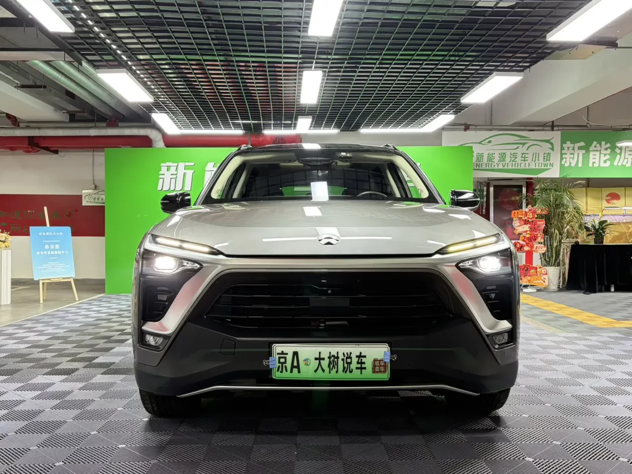 NIO ES8