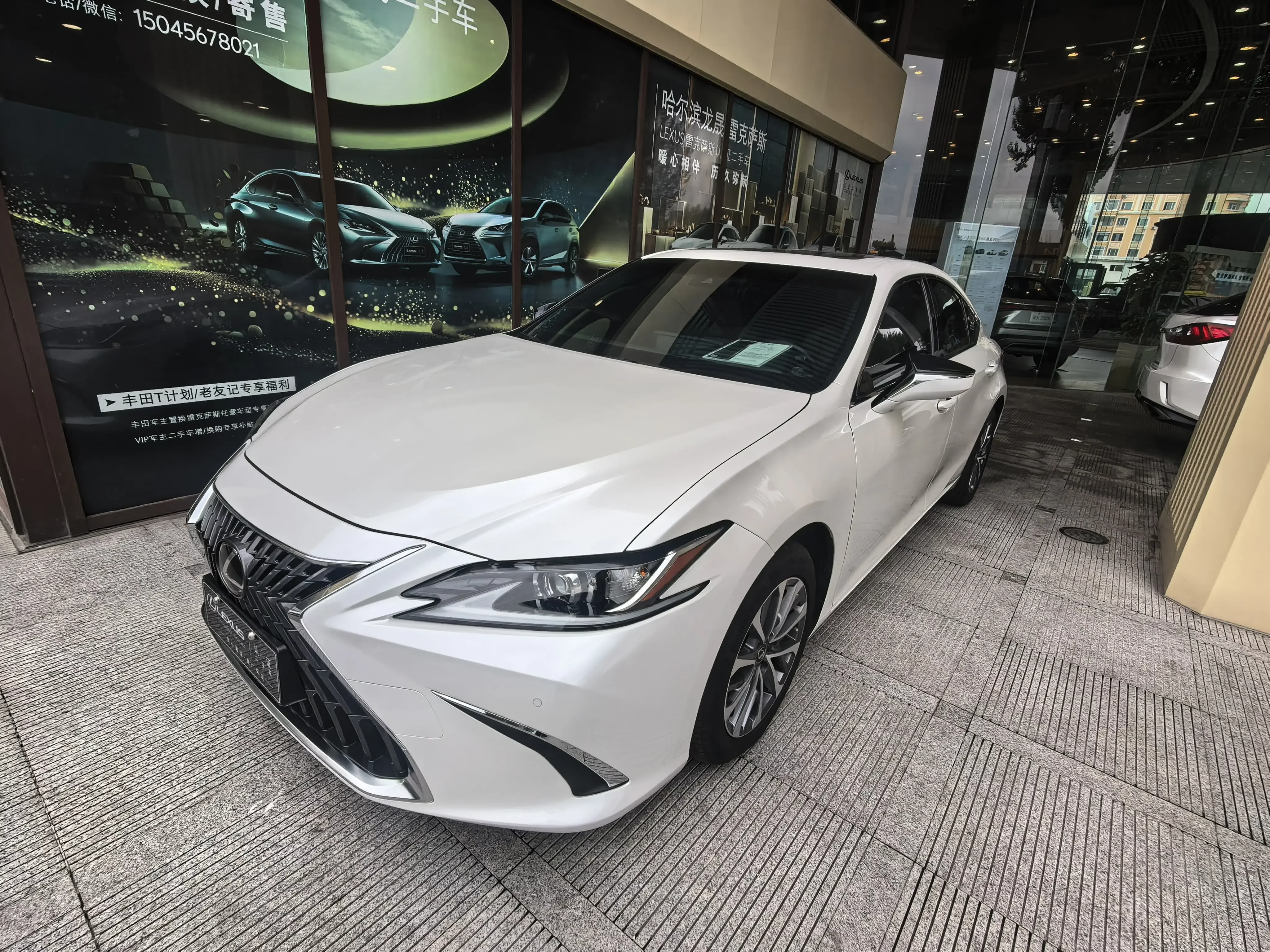 Lexus ES