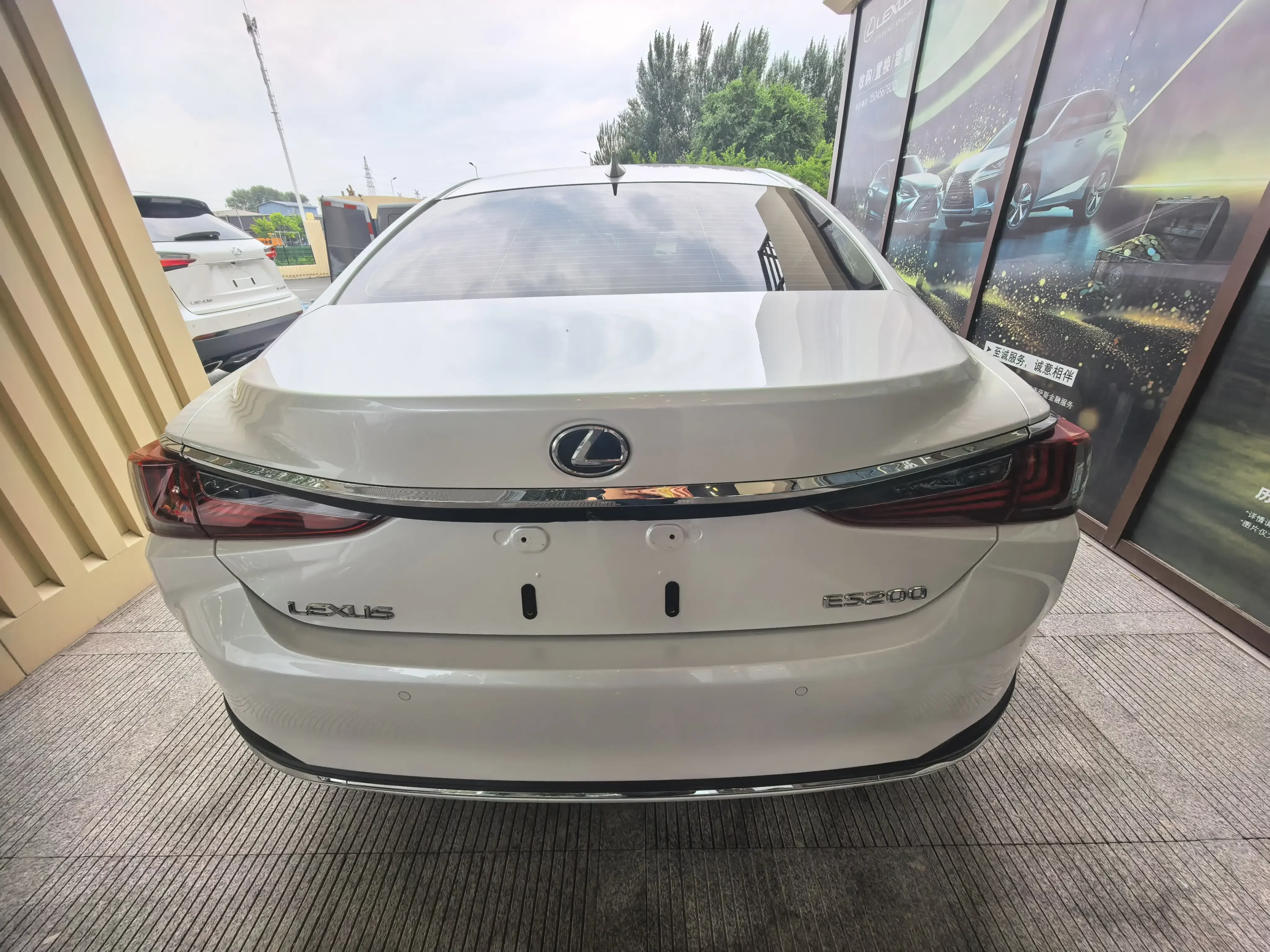 Lexus ES