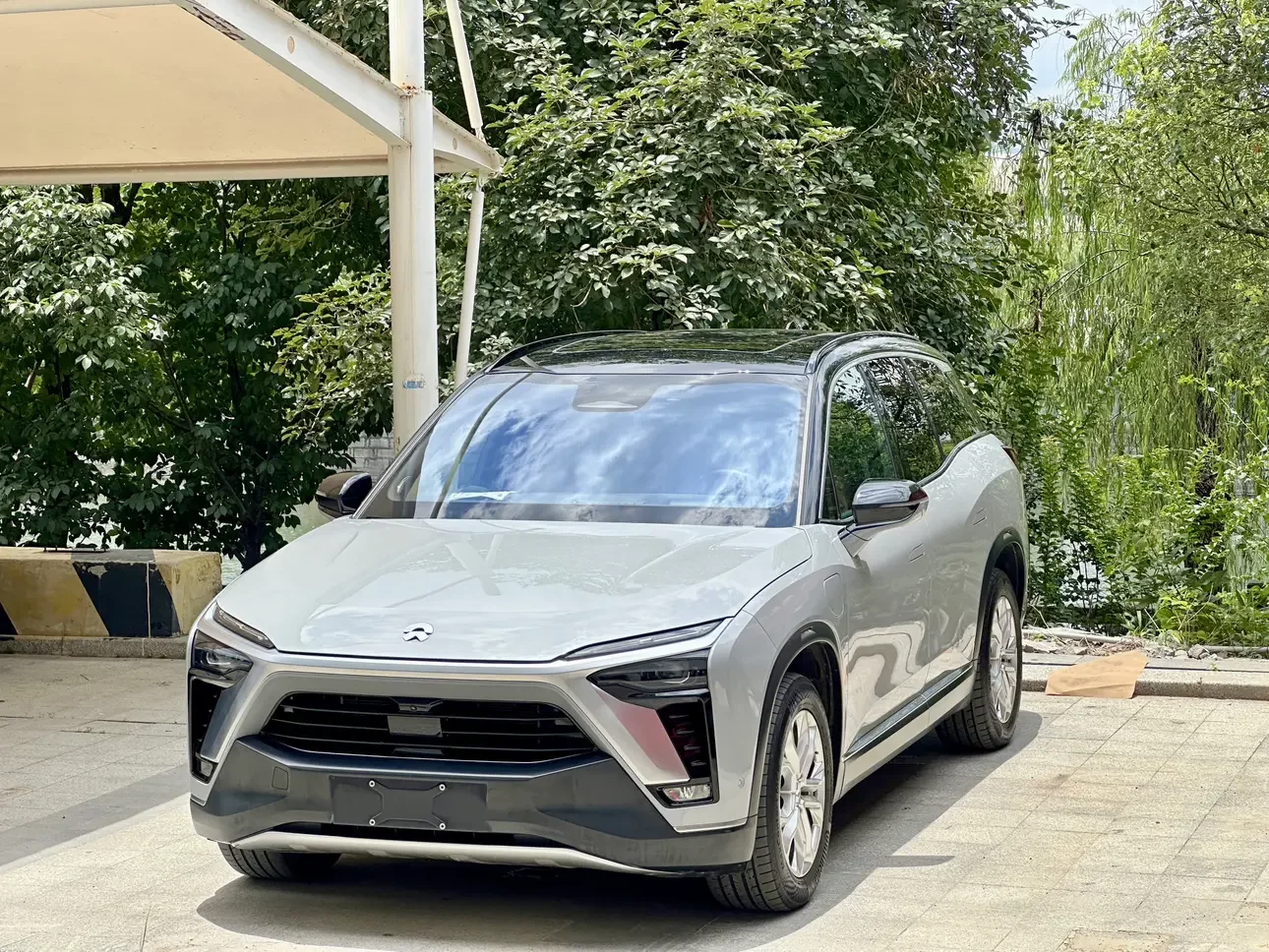 NIO ES8