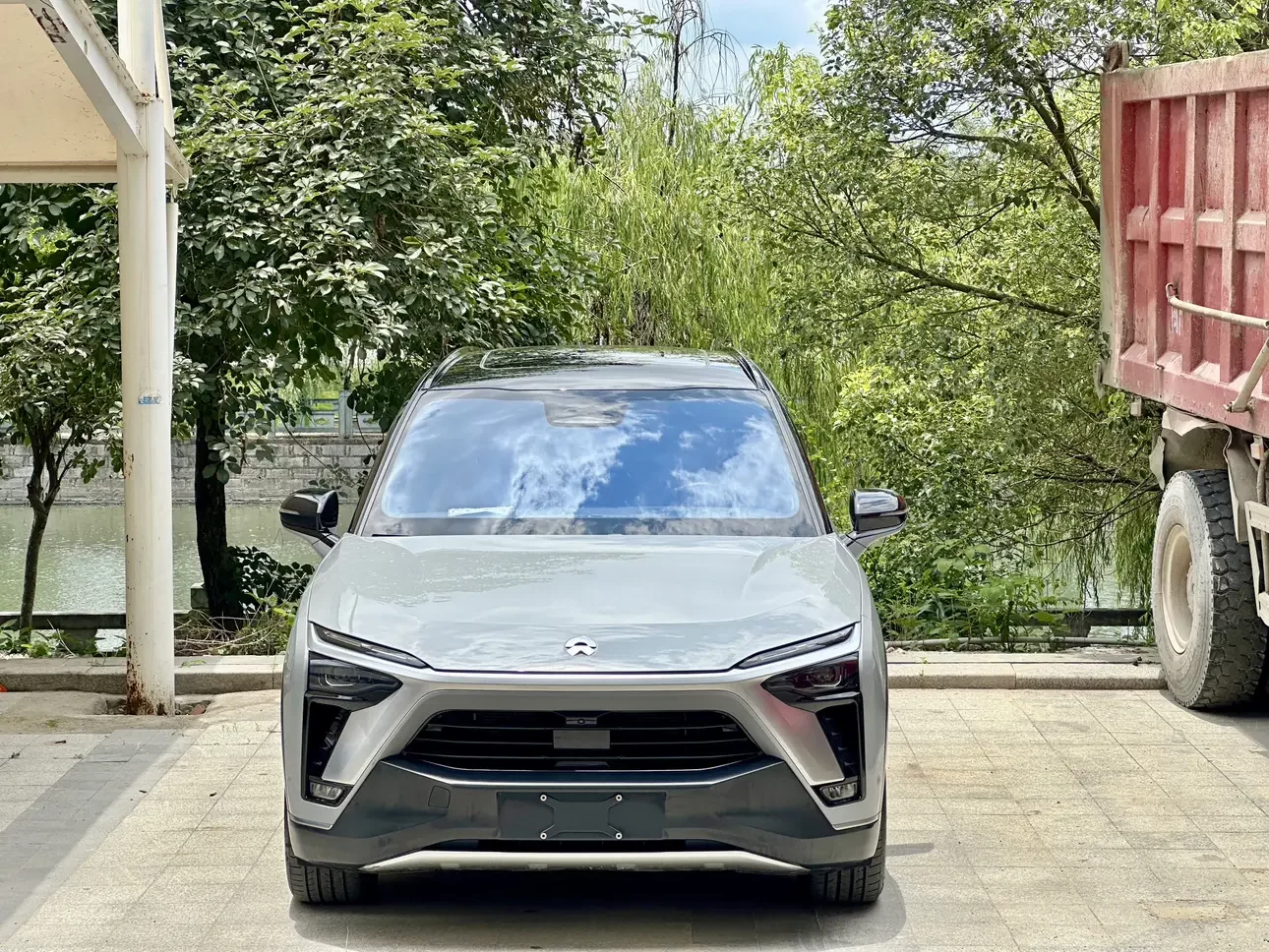 NIO ES8