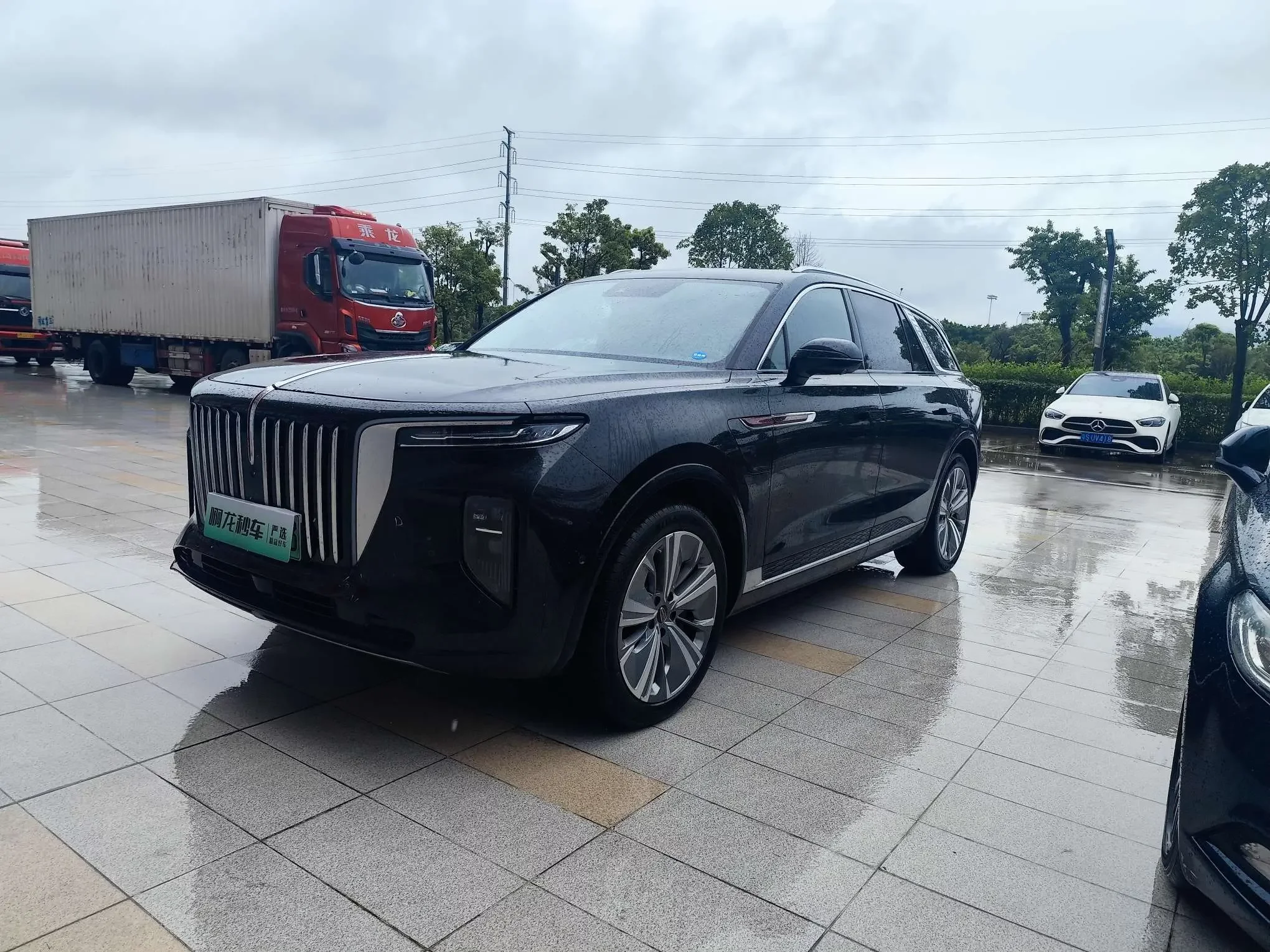 Hongqi E-HS9  из Китая