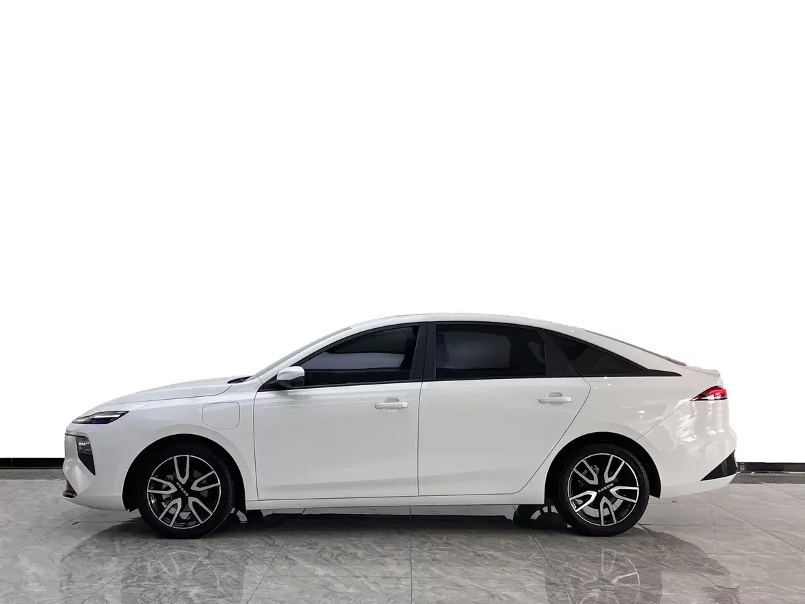 Roewe D6
