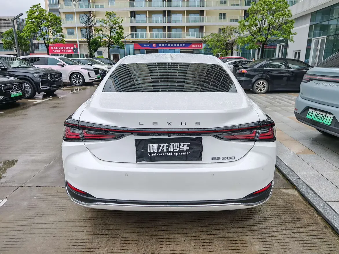 Lexus ES