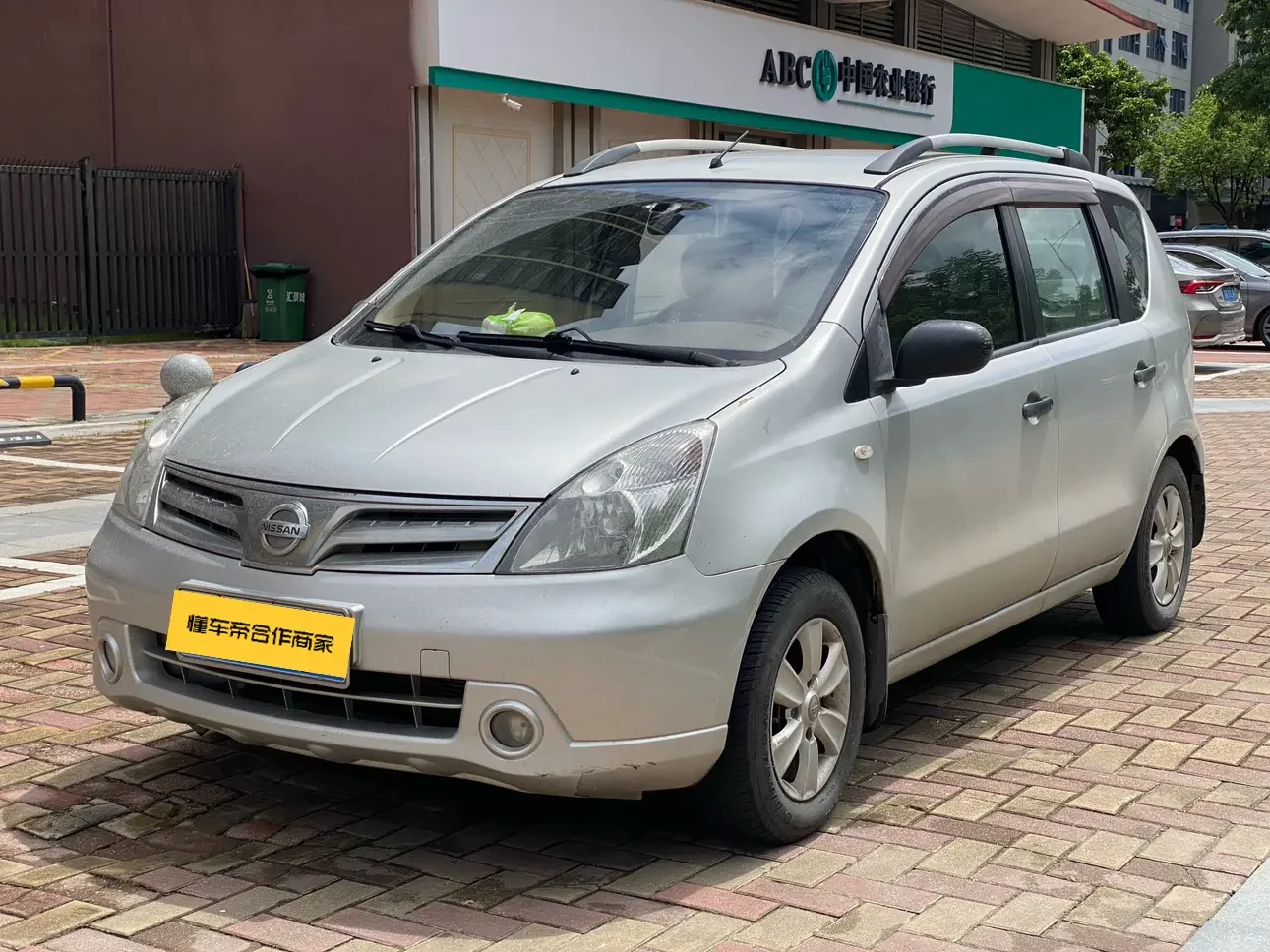 Nissan Li Wei  из Китая